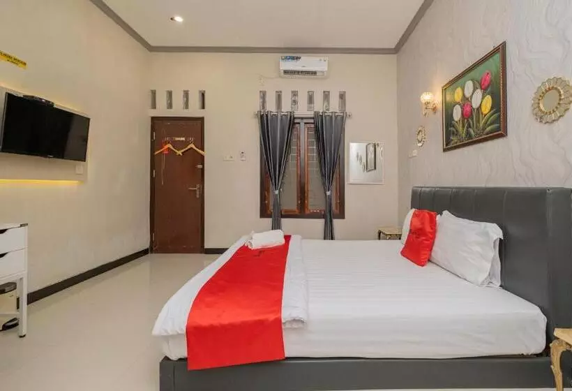 Hotelli Reddoorz Near Kampung Inggris Pare