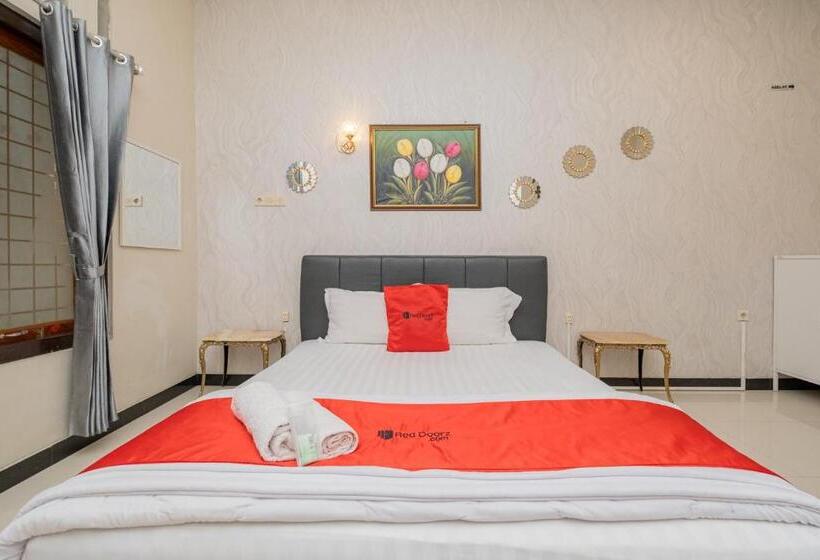 Hotel Reddoorz Near Kampung Inggris Pare