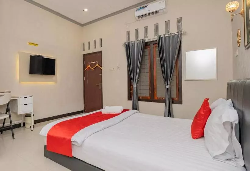 Hotelli Reddoorz Near Kampung Inggris Pare
