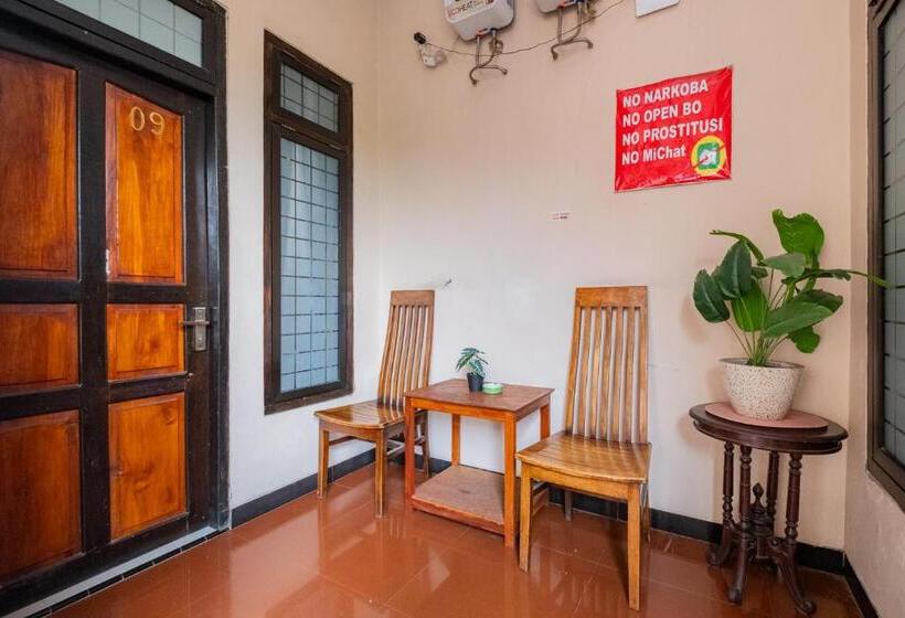 Hotel Reddoorz Near Kampung Inggris Pare