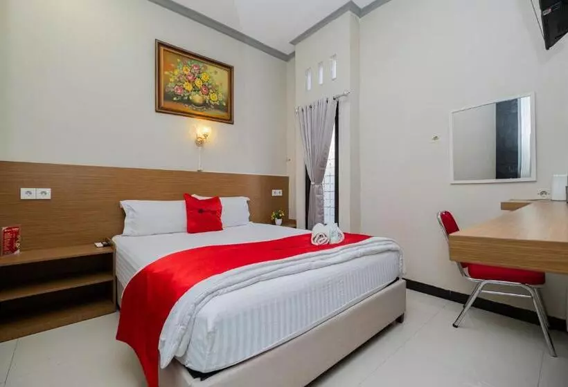 Hotelli Reddoorz Near Kampung Inggris Pare