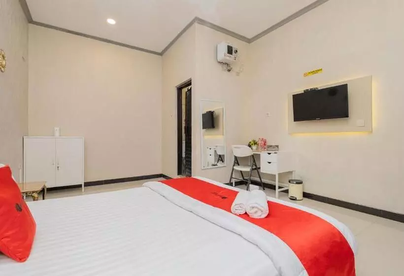 Hotelli Reddoorz Near Kampung Inggris Pare