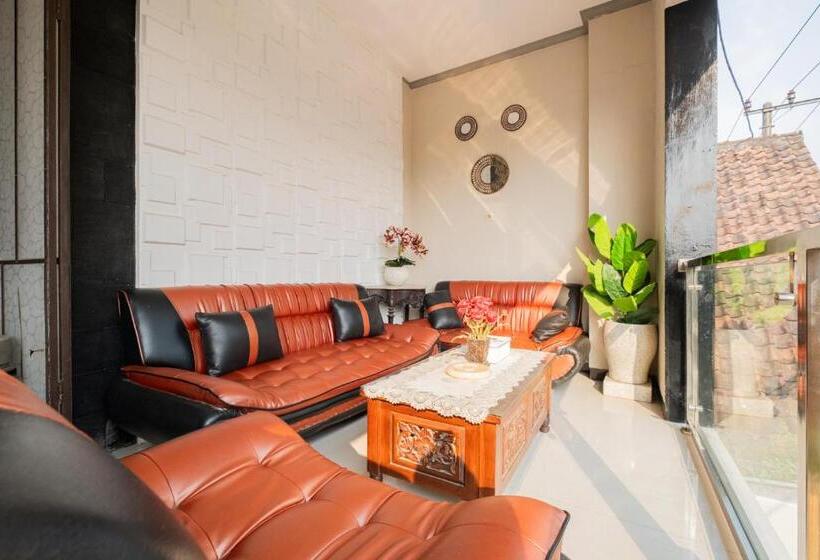 Hotel Reddoorz Near Kampung Inggris Pare