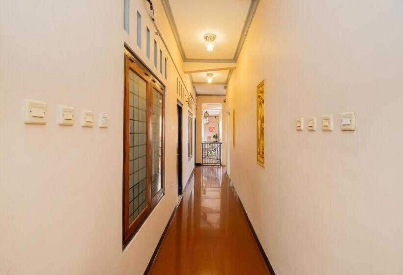 Hotel Reddoorz Near Kampung Inggris Pare