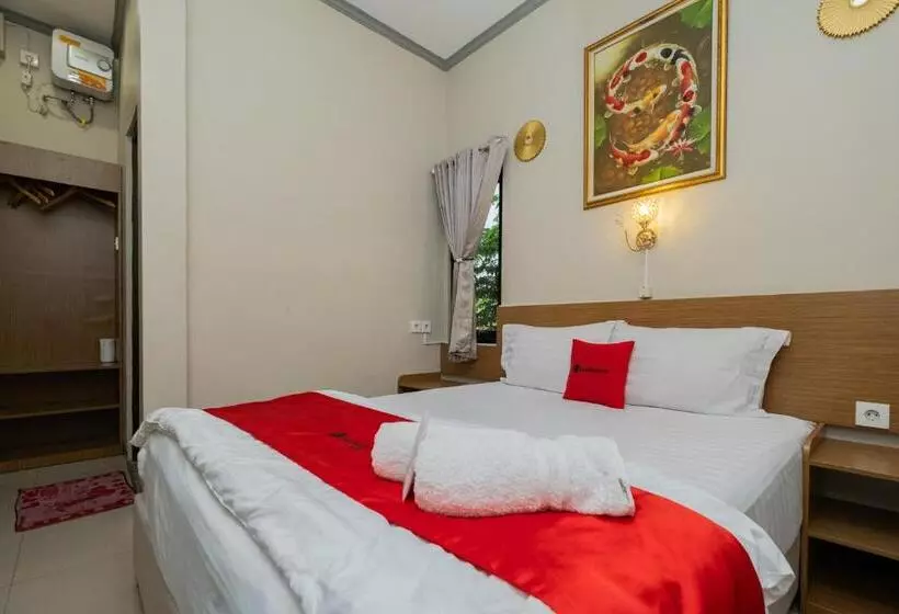 Hotelli Reddoorz Near Kampung Inggris Pare