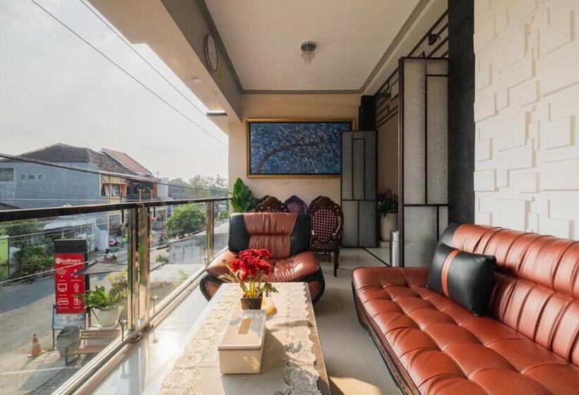 Hotel Reddoorz Near Kampung Inggris Pare