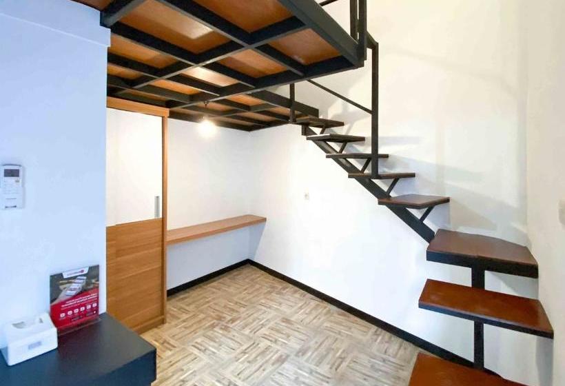 בית מלון כפרי Reddoorz Syariah @ Jalan Saxophone Malang