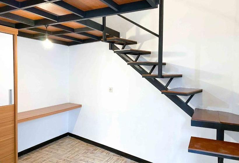 בית מלון כפרי Reddoorz Syariah @ Jalan Saxophone Malang