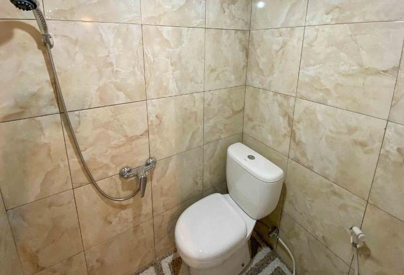 בית מלון כפרי Reddoorz Syariah @ Jalan Saxophone Malang