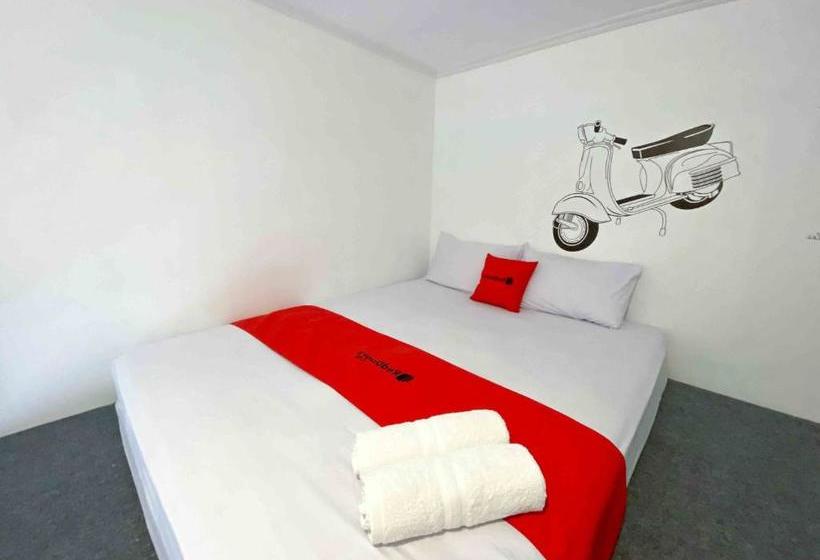 בית מלון כפרי Reddoorz Syariah @ Jalan Saxophone Malang