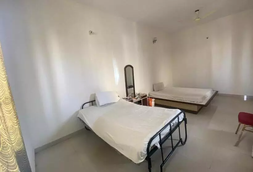 Hotelli Sri Vaari Residency