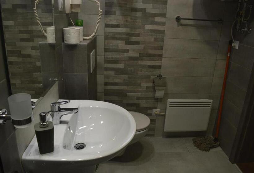 پانسیون Cazare 77