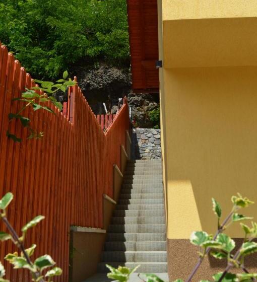 پانسیون Cazare 77