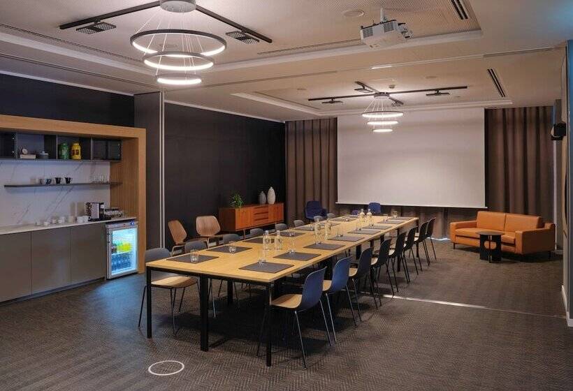 Adina Apartment Hotel Cologne