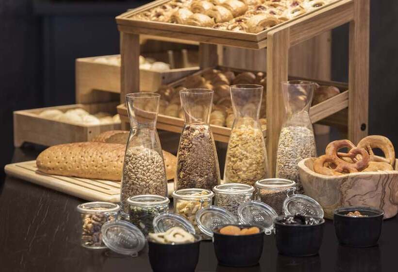 Adina Apartment Hotel Cologne