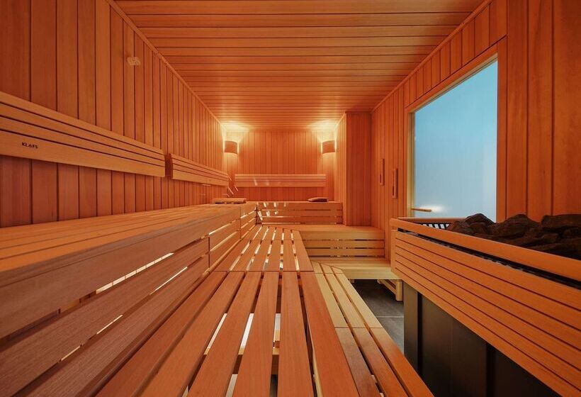 Adina Apartment Hotel Cologne