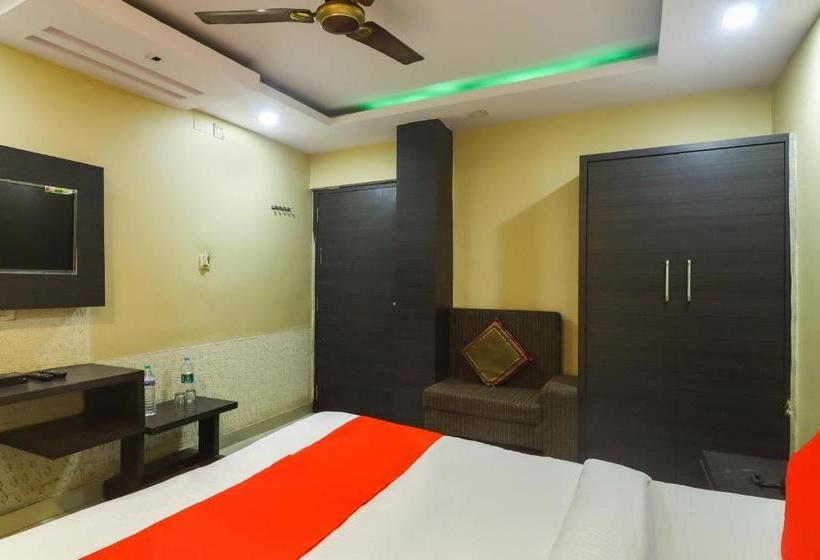 Отель Oyo 74639 Aman Palace