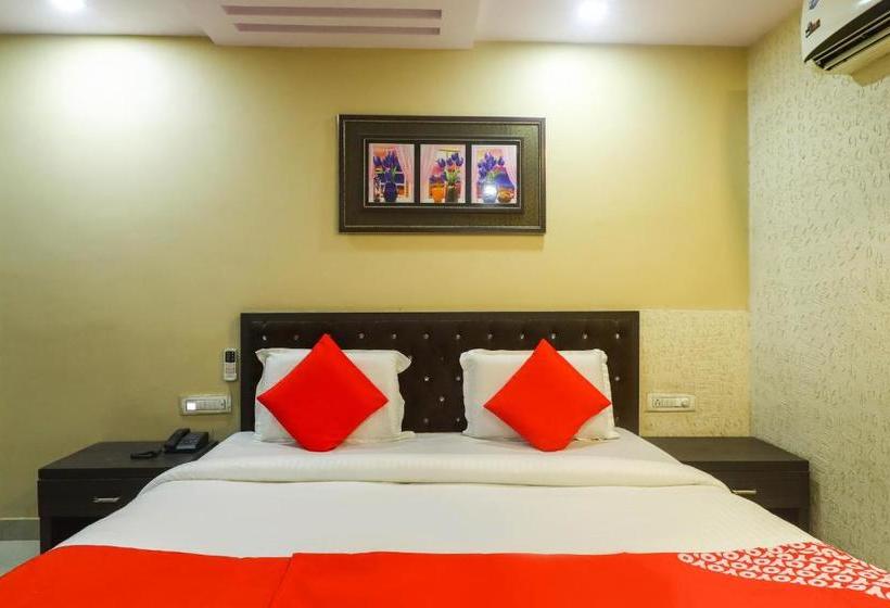 Отель Oyo 74639 Aman Palace