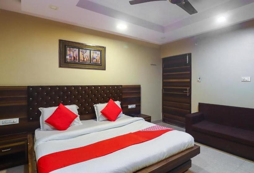 Отель Oyo 74639 Aman Palace