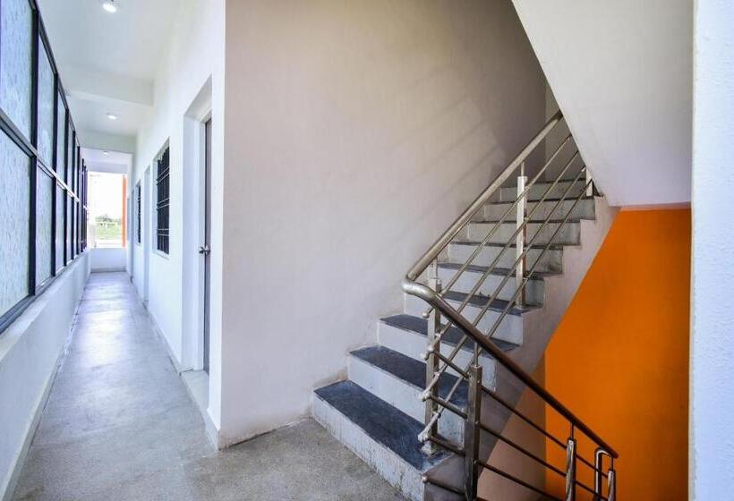 Отель Oyo 75434  Everest Inn