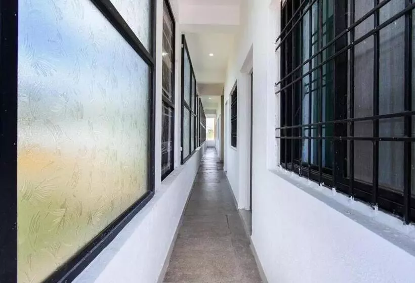 Hotelli Oyo 75434  Everest Inn