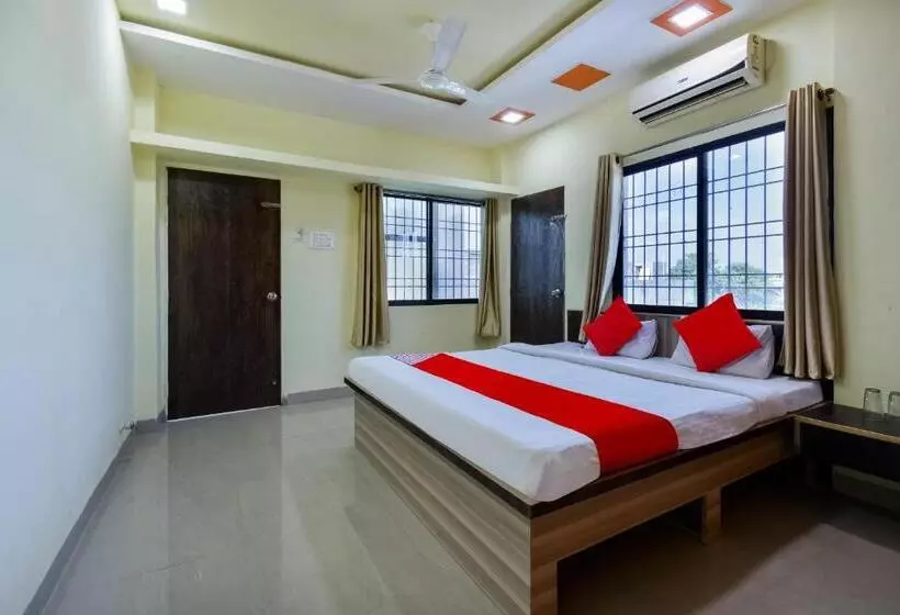 Hotelli Oyo 75434  Everest Inn