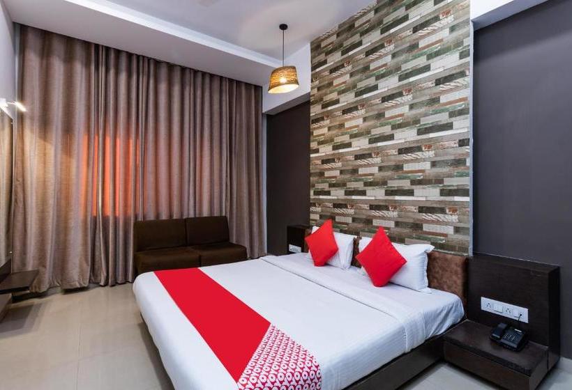 בית מלון כפרי Oyo 75938 Central Point