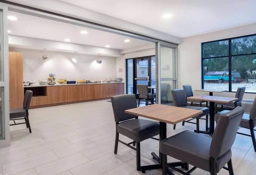 Microtel Inn & Suites By Wyndham Georgetown Lake