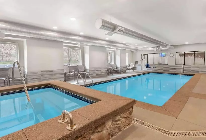 Microtel Inn & Suites By Wyndham Georgetown Lake