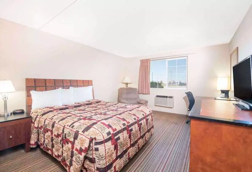 هتل Knights Inn And Suites   Grand Forks