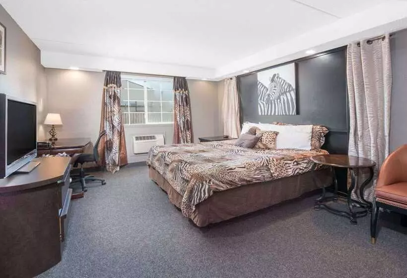 هتل Knights Inn And Suites   Grand Forks