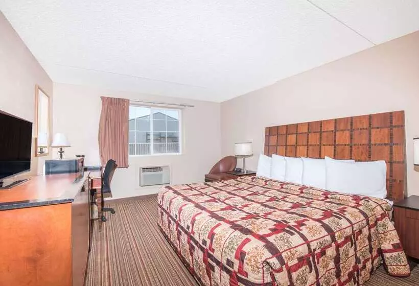 هتل Knights Inn And Suites   Grand Forks