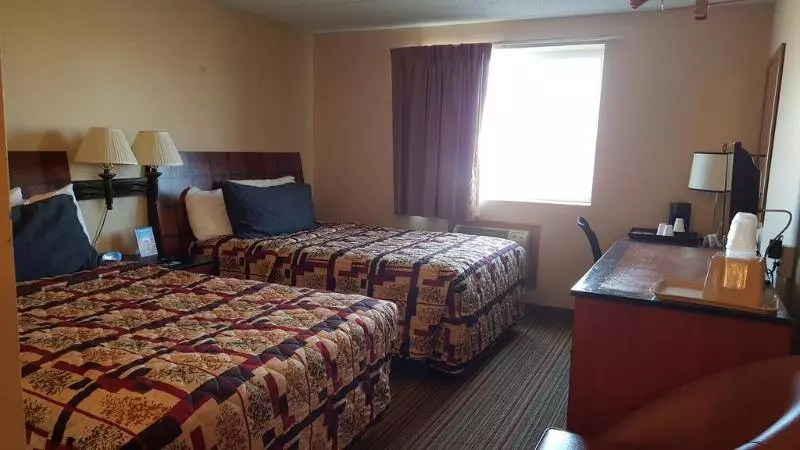 هتل Knights Inn And Suites   Grand Forks