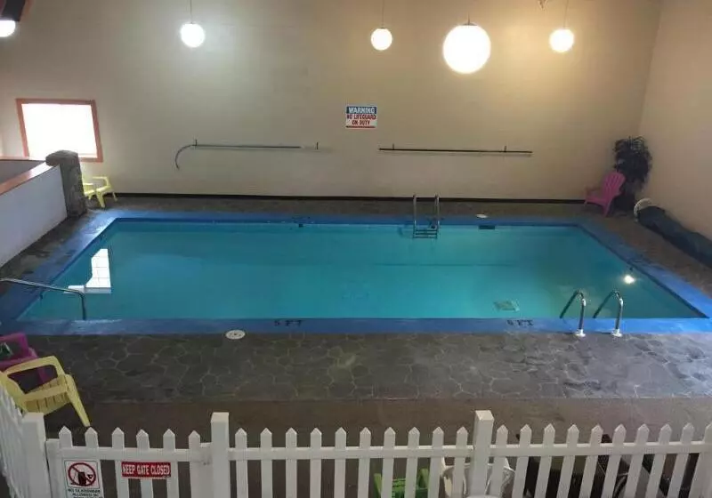 هتل Knights Inn And Suites   Grand Forks