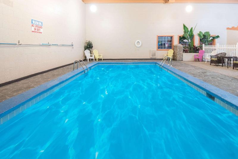 فندق Knights Inn And Suites   Grand Forks