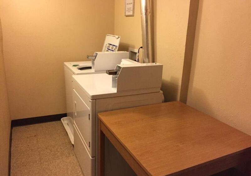 فندق Knights Inn And Suites   Grand Forks