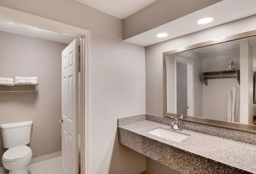 فندق Red Roof Inn & Suites Pensacola Nas Corry