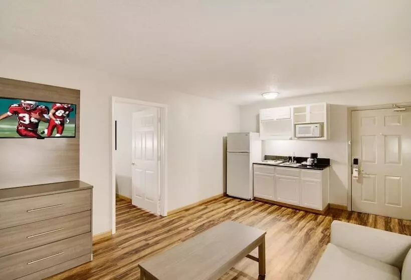 فندق Red Roof Inn & Suites Pensacola Nas Corry