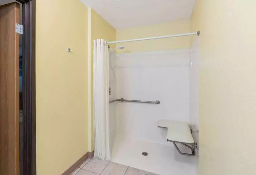 Отель Super 8 By Wyndham Fountain