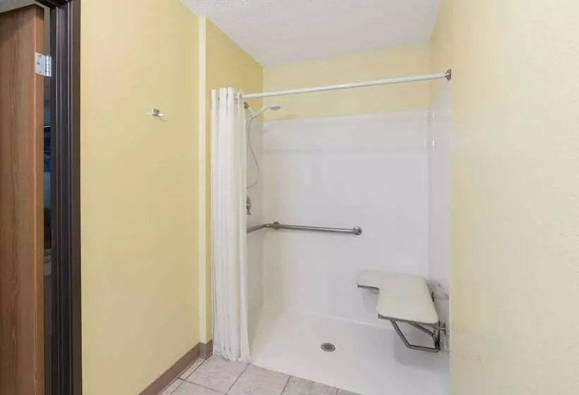 Отель Super 8 By Wyndham Fountain