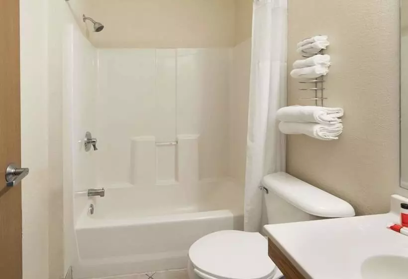 Отель Super 8 By Wyndham Fountain