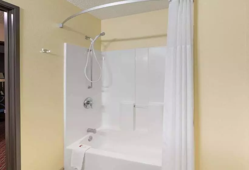 Отель Super 8 By Wyndham Fountain