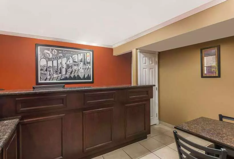 호텔 Super 8 By Wyndham Monterey