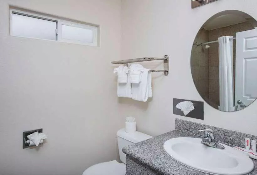 호텔 Super 8 By Wyndham Monterey