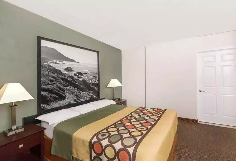 호텔 Super 8 By Wyndham Monterey