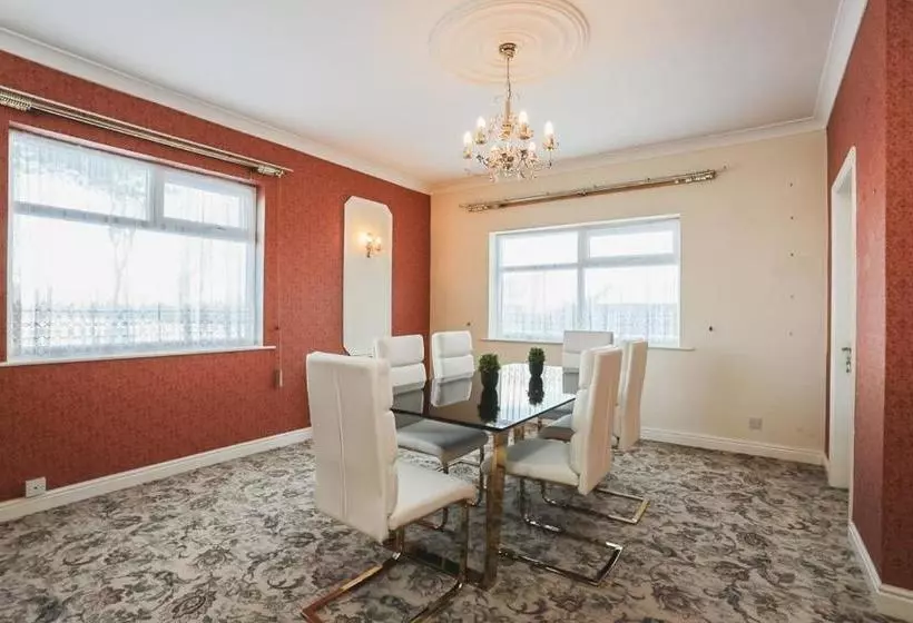 Hotelli The Amethyst  By Paymán Club