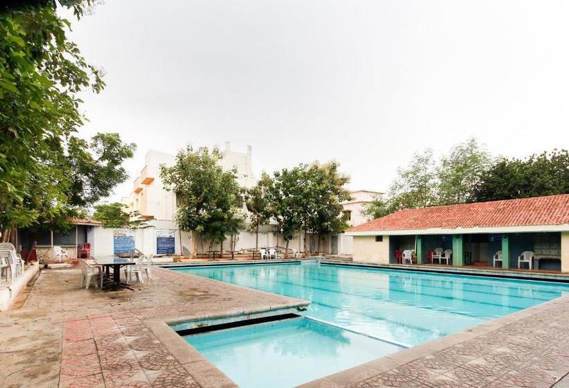 בית מלון כפרי Capital O 48495 & Club Melaange