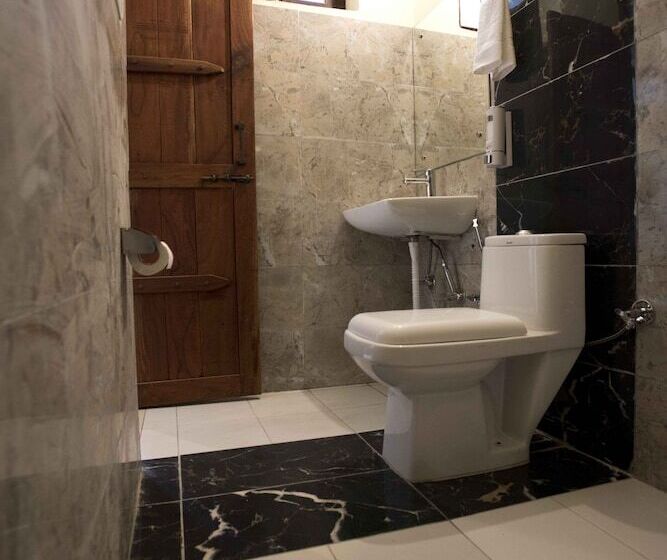 Отель Corbett Riviera