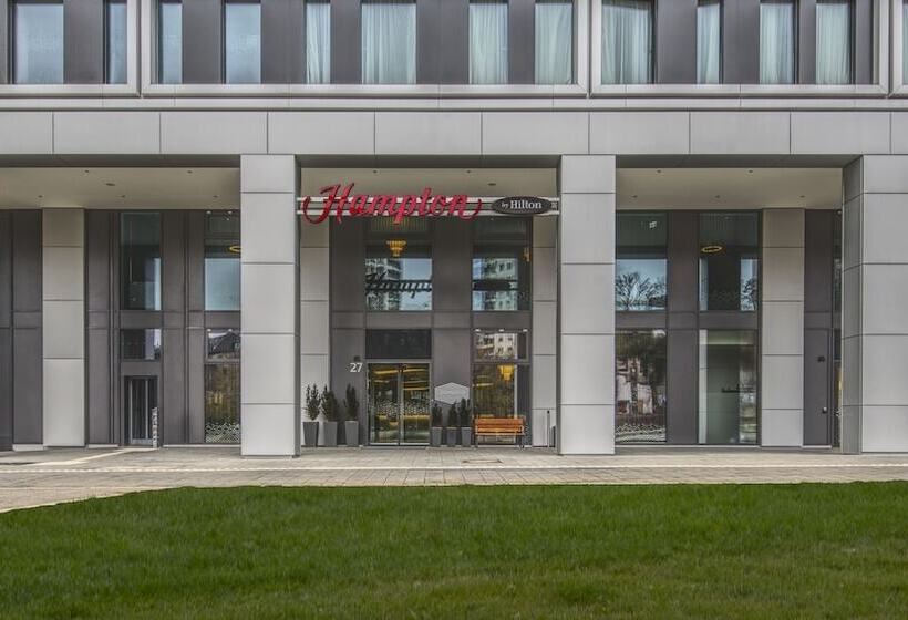 Hotelli Hampton By Hilton Stuttgart City Centre