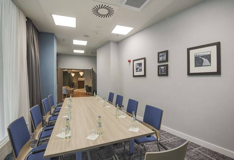 Hotelli Hampton By Hilton Stuttgart City Centre